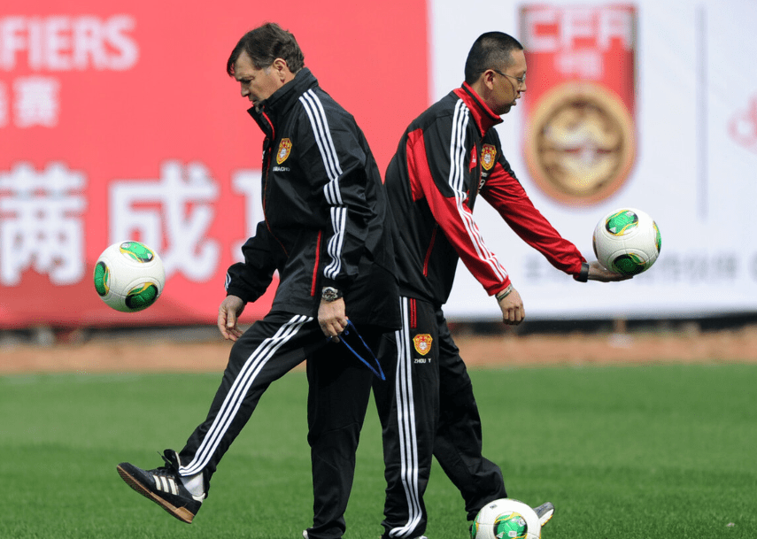 关于社区盾倒计时;上海申花集结日再遭质疑;细节引发关注;更衣室稳定;控场能力受关注的信息 关于社区盾倒计时;上海申花集结日再遭质疑;细节引发关注;更衣室稳定;控场能力受关注的信息